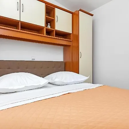 Apartman With Wifi - 25240 Makarska